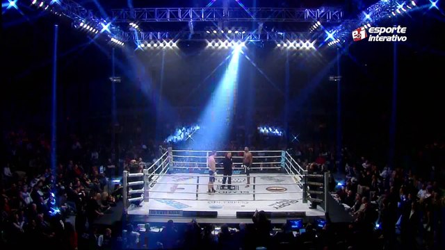 Errol Zimmerman sofre lesão no joelho e Rico Verhoeven mantém cinturão dos pesados no Glory 19