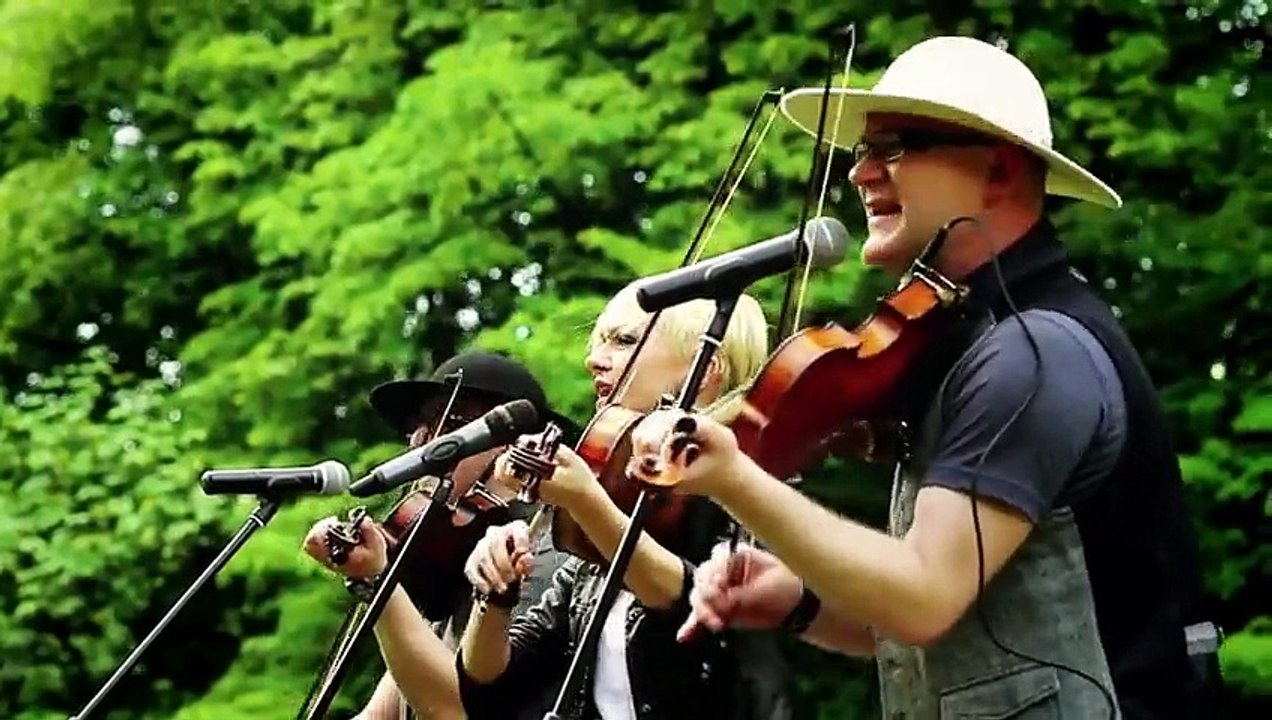 GOLEC UORKIESTRA - Młody maj (wersja oficjalna, video 2013)