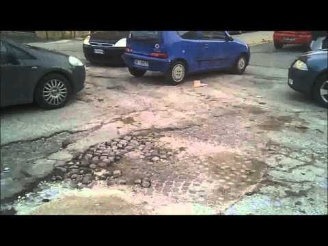 Aversa (CE) - Strade gruviera, anche Via di Jasi non scherza (06.02.15)