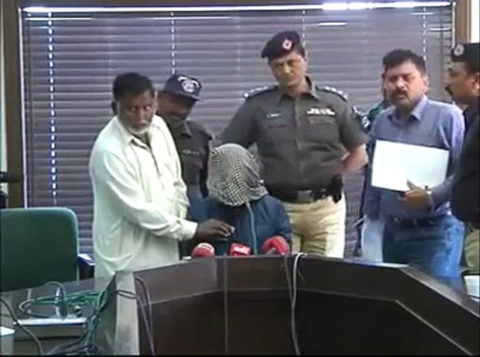 How Much Karachi Police Afraid Of MQM - MUST WATCH
