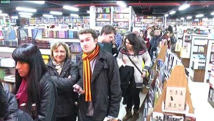 Orhan Pamuk, Okurlarıyla İmza Gününde Buluştu