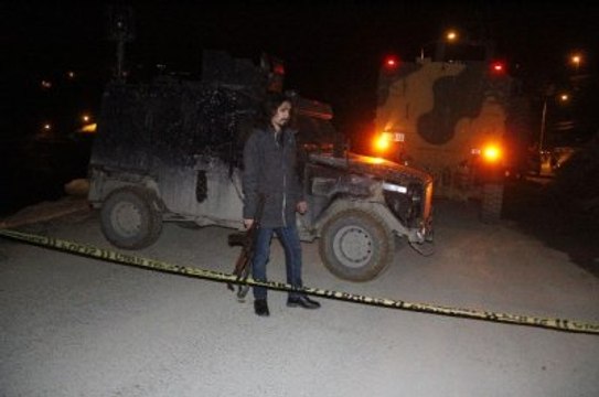 Hakkari'de Askeri Araç Devrildi: 3 Yaralı