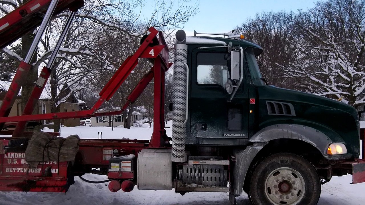 (563) 332-2555 Roll Off Dumpster Rental Rock Island Illinois, Moline Illinois, Coal valley, Milan il