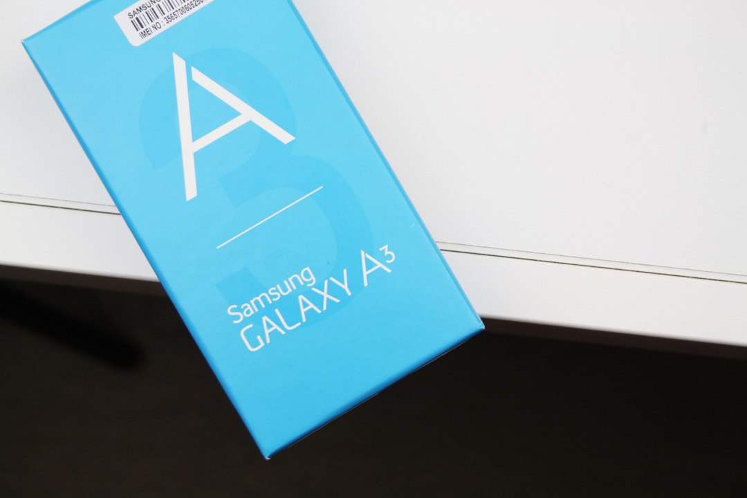 Samsung Galaxy A3 Unboxing Deutsch