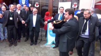 Bakan Çelik Horon Oynadı, Hamsi Dağıttı