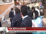 Çalıntı araba takip eden polis Baba oğulun bıçaklı kavgasının ortasında kaldı