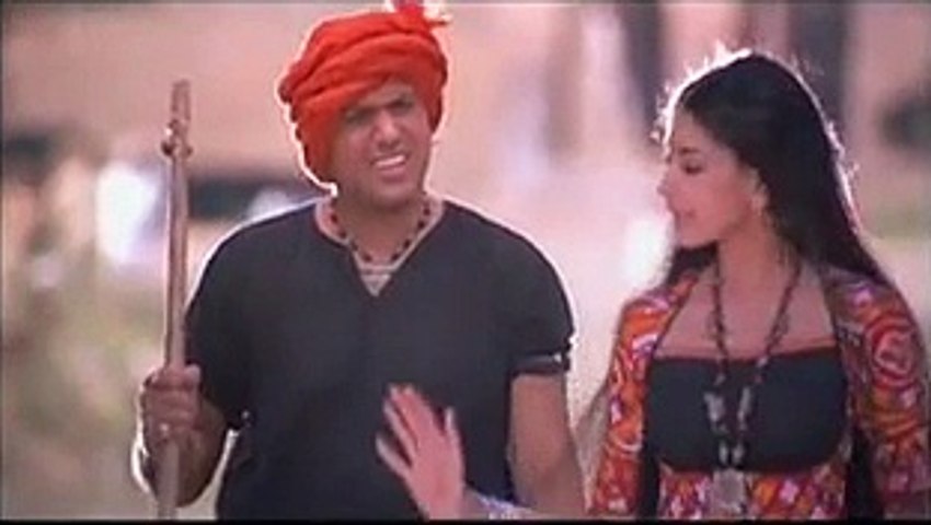 Govinda, Sonali Bendre Romantic Comedy Scene - Jis Desh Mein Ganga Rehta Hai -