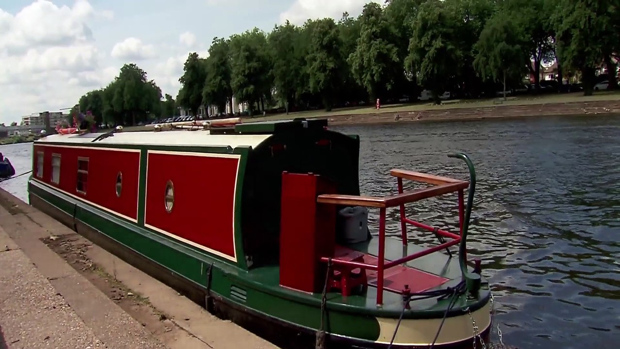 GHOST CAUGHT IN BOAT near honeymoon couple! Unseen ghost footage Real ghost videos