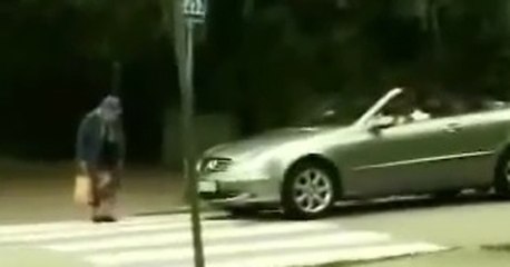 Yaşlı Kadından Beklenmedik Hareket!