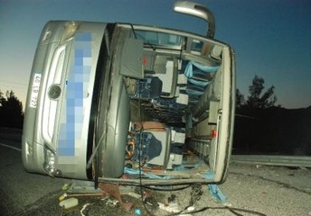 Yolcu Otobüsü Devrildi: 37 Yaralı