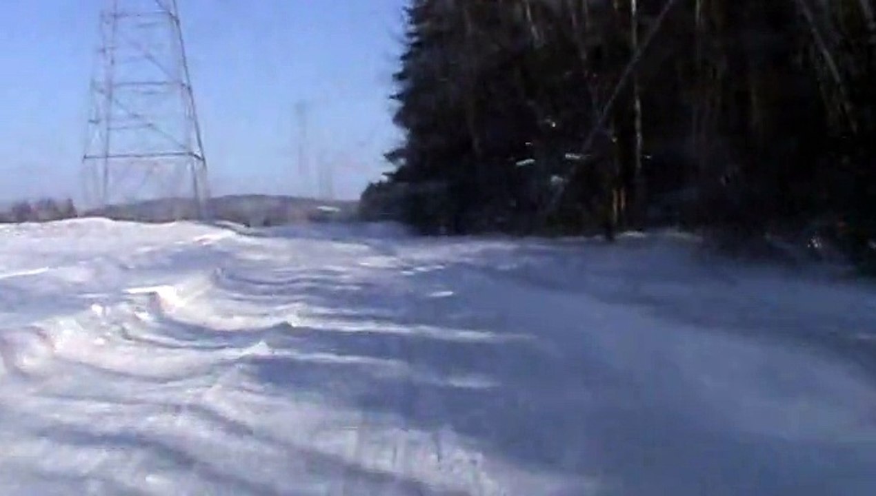 Randonnée motoneige 07.02.2015 vidéo 13.Un petit saut pour faire monter l'adrénaline.