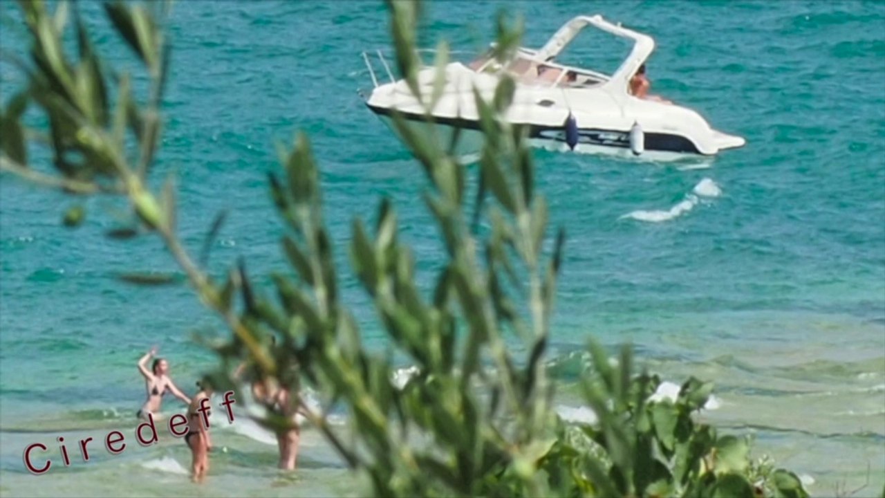 2/3 Tourisme en Italie Lac de Garde Visitez Sirmione cent hôtels --Tourism in Italy Visit Sirmione One hundred hotels -- Tourismus in Italien Besuchen Sie Sirmione hundert Hotels -- Turismo en Italia Visitar Sirmione cientos de hoteles --Turismo in Italia