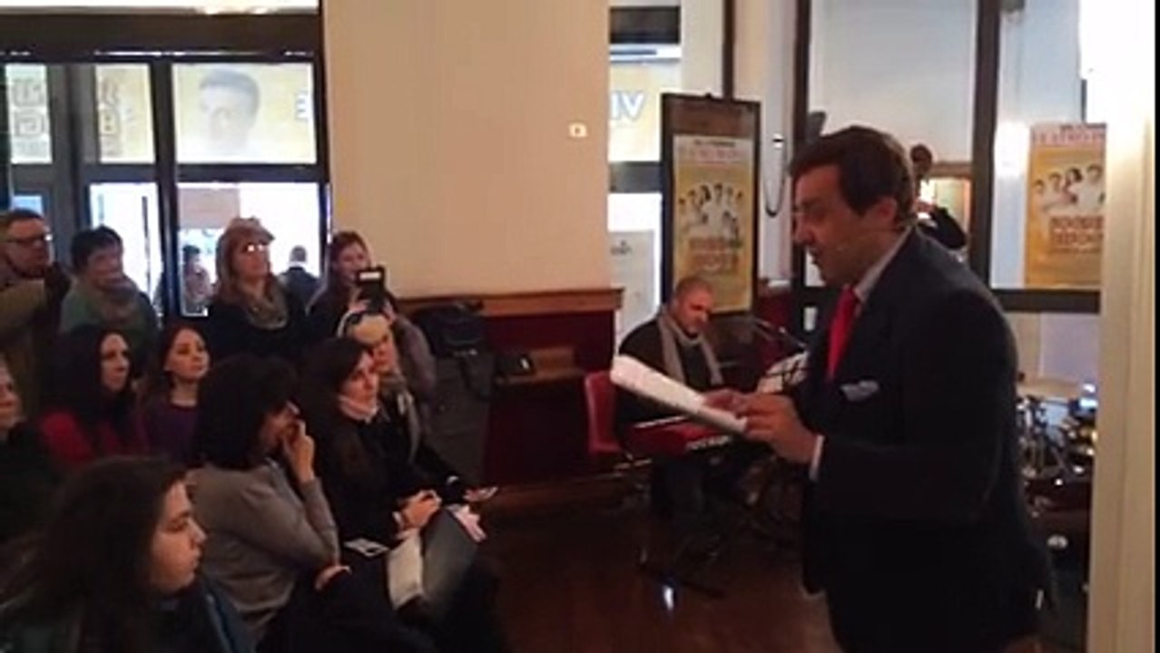 Flavio Insinna presenta il suo romanzo a Napoli