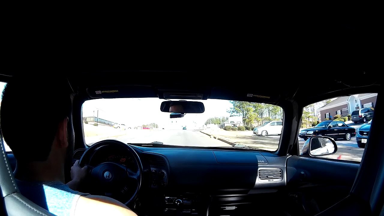 HONDA S2000'in kırmızıda geçen minibüs ile çarpışma anı