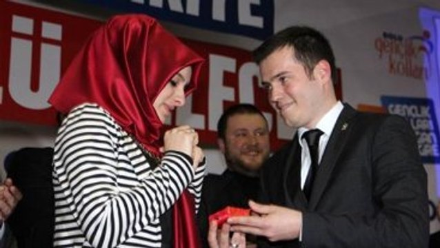 AK Partili Başkan'dan Sahnede Evlenme Teklifi