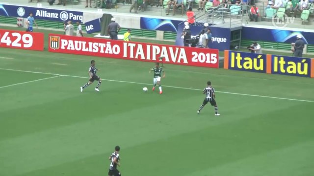 Allione humilha adversário com lindo chapéu