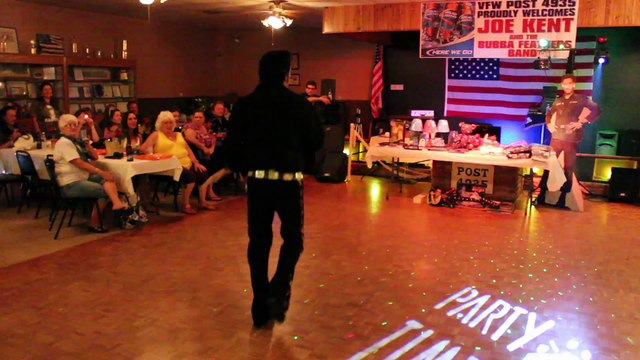 Joe Kent sings 'Rubberneckin' at the Elvis Presley memorial VFW memphis video