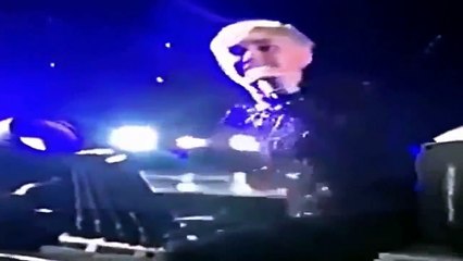 Hot kiss - Miley Cyrus & Katy Perry