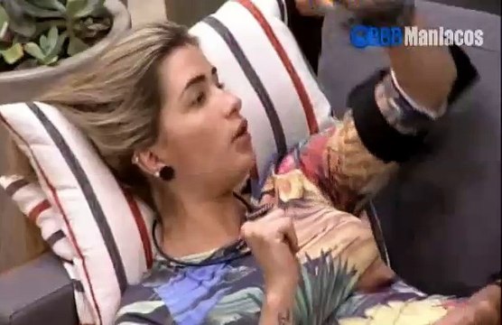 Aline se fazendo de sonsa contando pra Amanda e Angelica dos olhares da Tamires pra ela e Fernando
