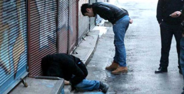 Cesedi Bulunan Polis, Köpekten Korunmaya Çalışırken Kendini Vurmuş