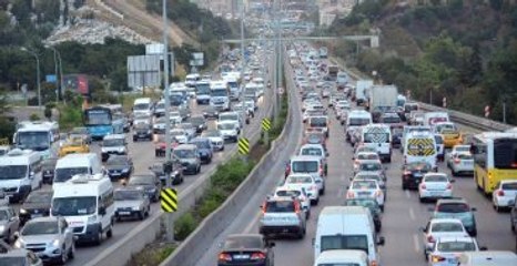 Yarıyıl Tatili Bitti, İstanbul Trafiği Felç Oldu