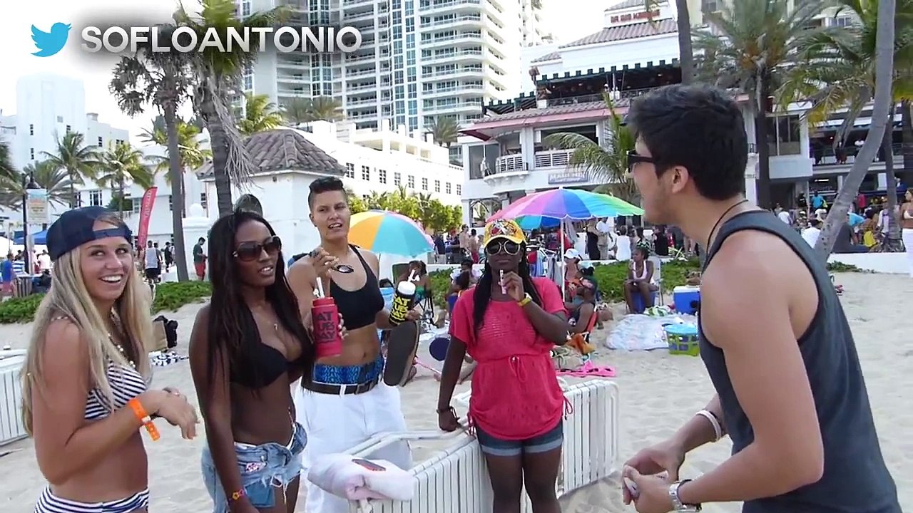 Slap, Hug or Kiss! Kissing Prank - Kissing Strangers - Kissing Game - Pranks 2014 - Public Pranks