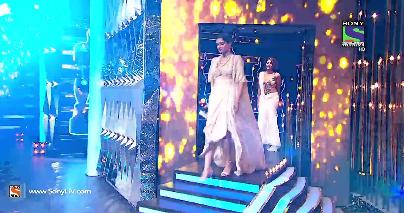 Pakistani Heartthrob Fawad Khan Get Emotional After Receiving Filmfare Award For Best Actor