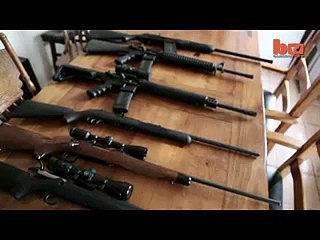 Dunya News - Armed waitresses carry guns and plates at family restaurant