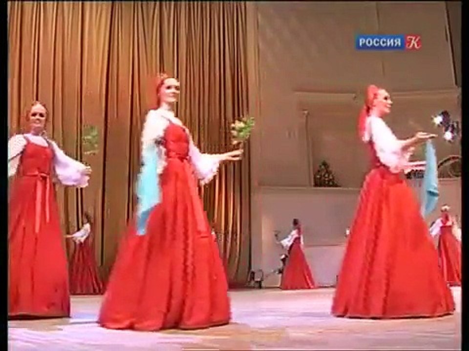 Devojke izvode tradicionalni ruski ples Berezku