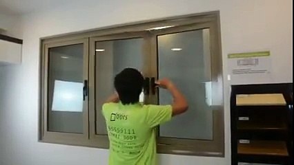 Camdan düşme riskini neredeyse sıfıra indiren Pencere Multi Functional Window