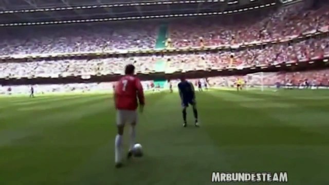 The Young Cristiano Ronaldo First Season at Manchester United Dribble & Skills