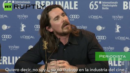 Christian Bale se enfrenta a un periodista en la Berlinale