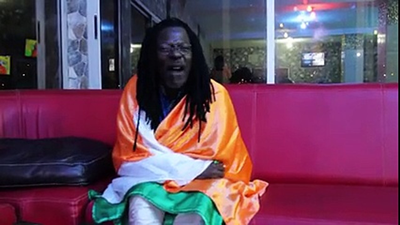 Alpha Blondy félicite les éléphants après leur victoire -can2015
