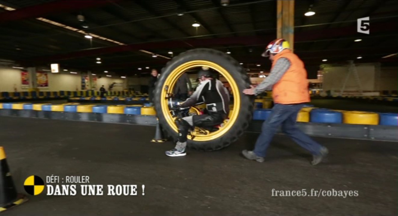 Un Cobaye roule dans une roue ! - ZAPPING AUTO DU 09/02/2015