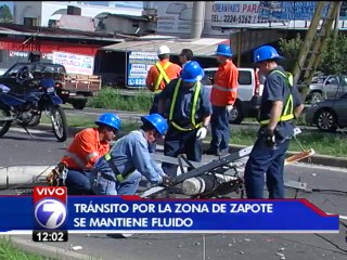 Paso por rotonda de Garantías Sociales fue habilitado tras caída de poste