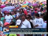 Miles de maestros marchan contra la Reforma Educativa de Peña Nieto