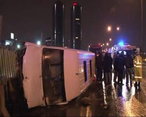 Tem'de Servis Minibüsü Devrildi: 10 Yaralı