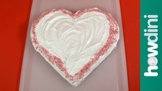 How to Make a Heart-Shaped Cake: Howdini Hacks