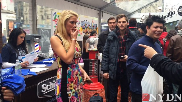 Sports Illustrated Swimsuit Models Meet Fans