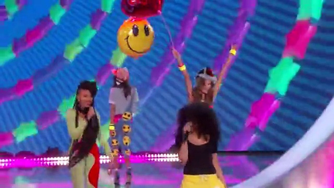 Adriana Lima - Taylor Swift - Fall Out Boy 2013 Victoria's Secret Fashion Show Preview