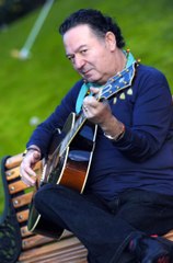 Kayahan 14 Şubat'ta Vereceği Konsere Özel Kıyafet Diktirdi