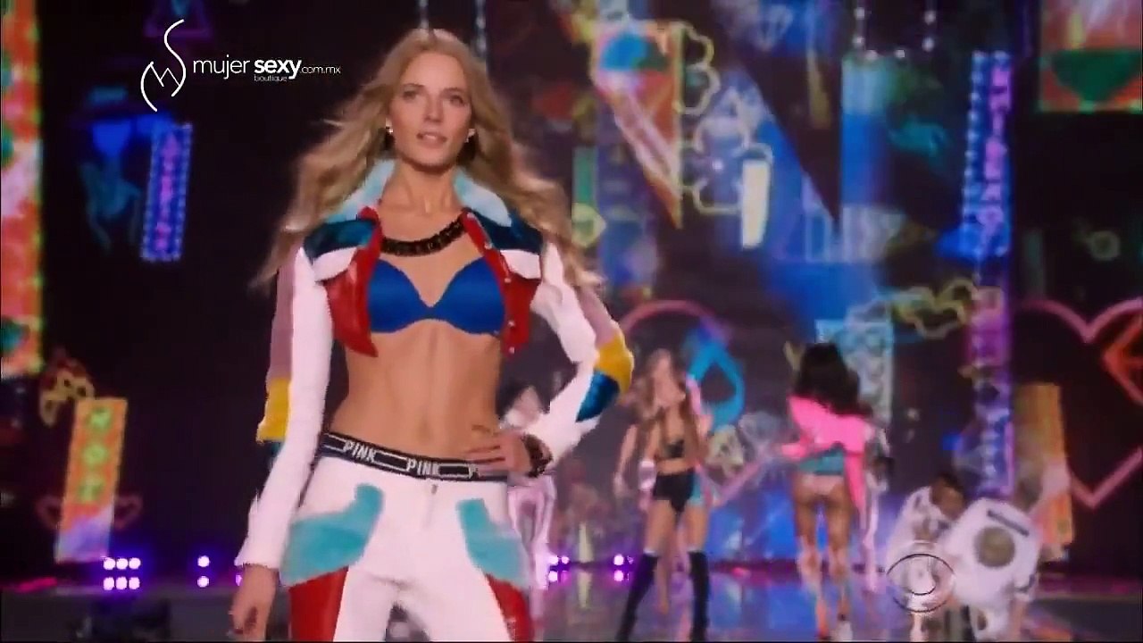 Ariana Grande - Victoria's Secret Fashion Show Performance (2014)