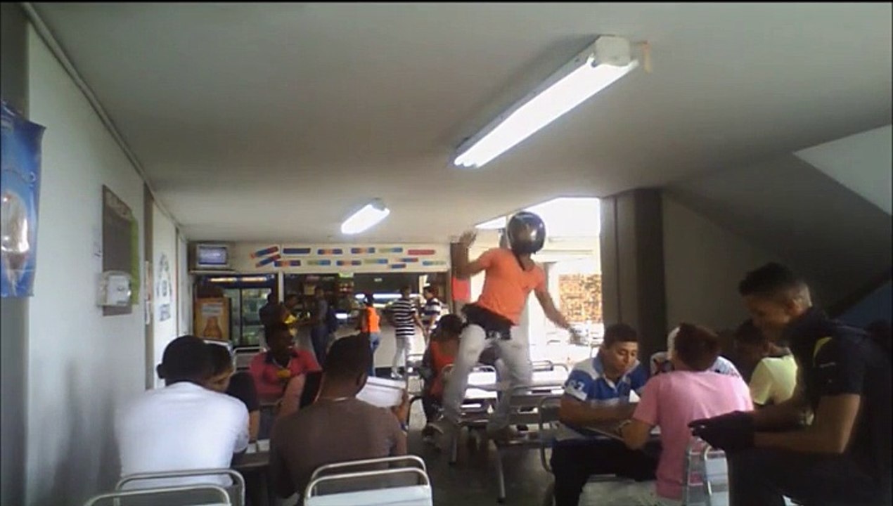 NUEVO HARLEM SHAKE 'Cafeteria'
