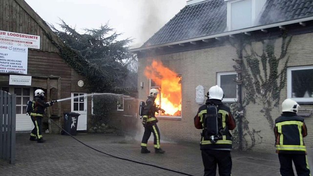 Twee bewoners gewond bij woningbrand in Musselkanaal - RTV Noord