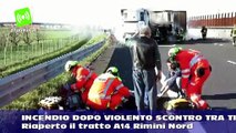 Il video dell'incendio dopo il violento scontro tra Tir, riaperto il tratto A14 Rimini Nord