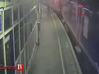 Korkunç an kamerada: Trenin altına böyle düştü