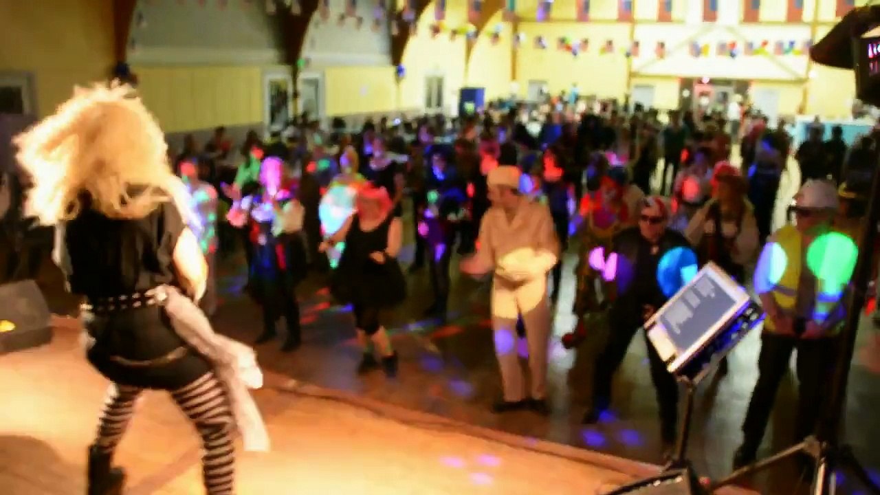 "Fat Tuesday Country" bal  costumé country " The Country Company" avec Toly à Chamery