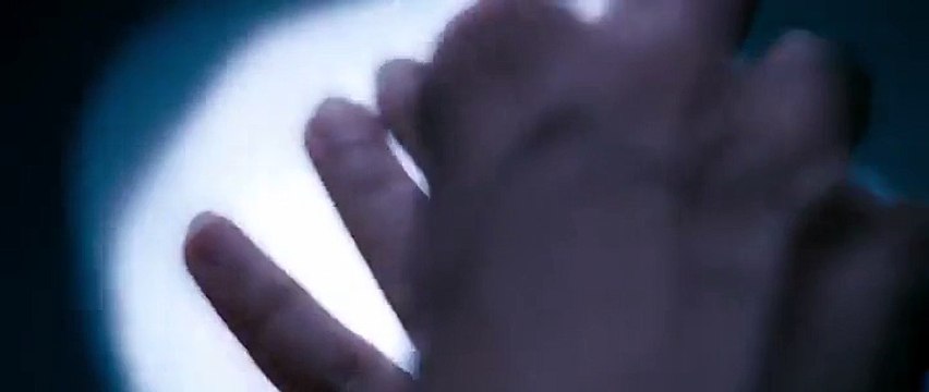 Ileana Hot Kiss Scene with Ranbir Kapoor from Barfi Hindi Movie