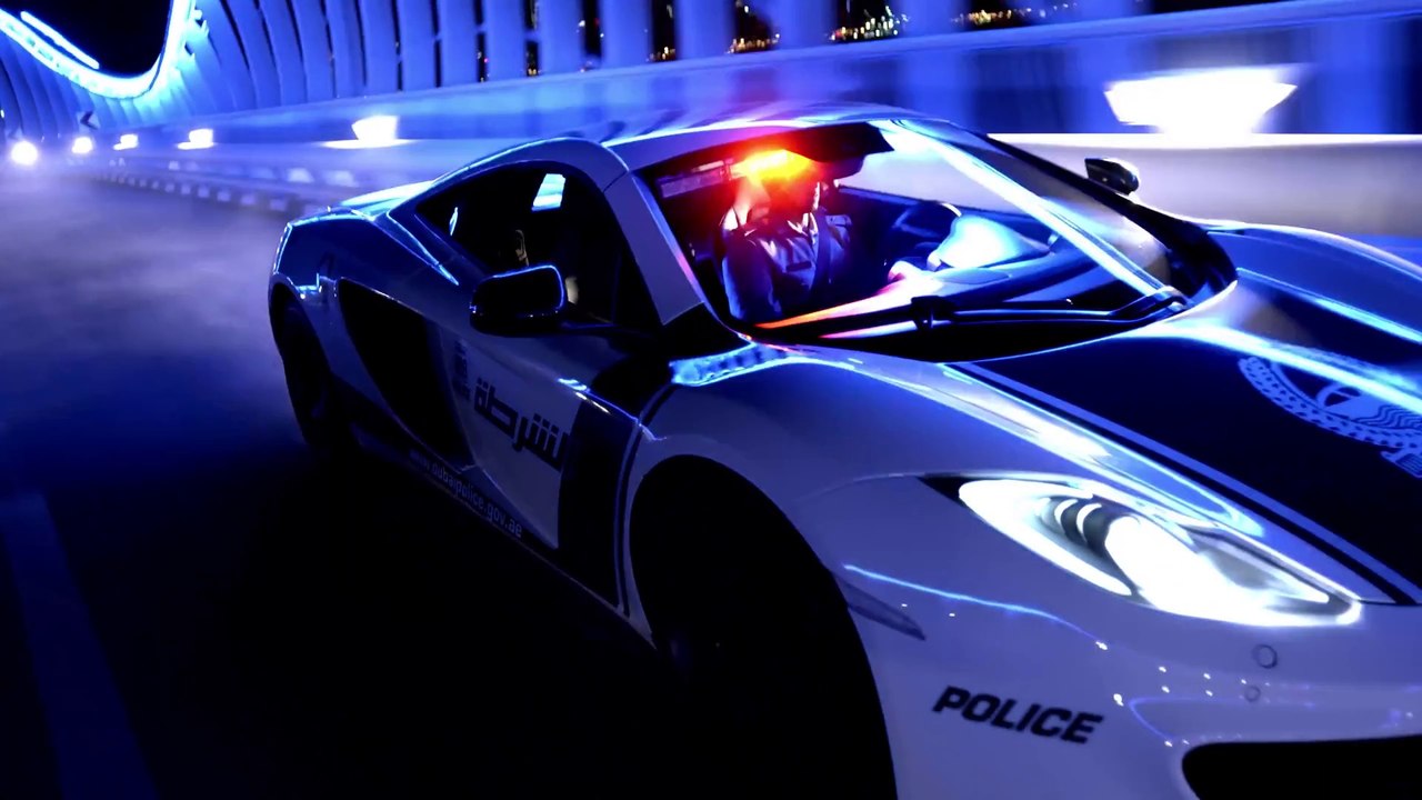Dubaï cops drive Porsche and Bugatti cars... Luxurious Super Patrol Cars for a Luxurious City