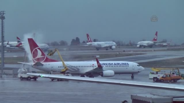 Atatürk Havalimanı'nda Kar Önlemleri